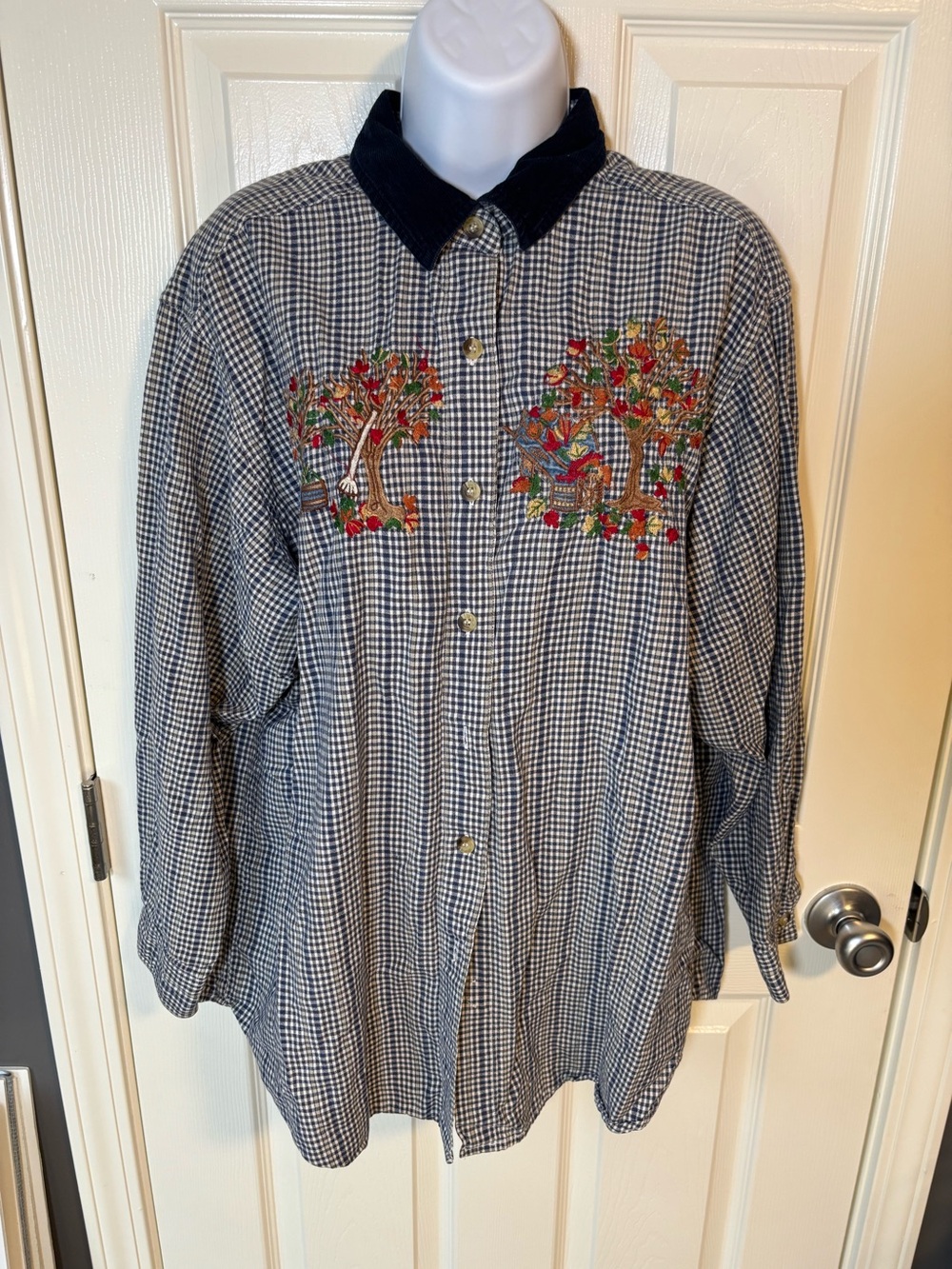 Victoria Jones Women's Fall Plaid Embroidered Tree Button Up Shirt -20W
